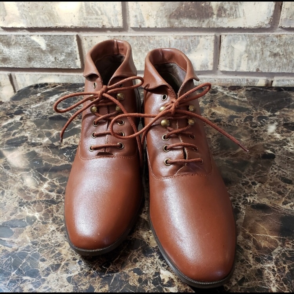 Vintage brown lace up boots